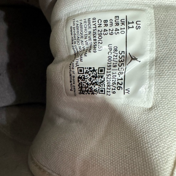 Jordan 1 Low ‘Triple White’ - Picture 2 of 5